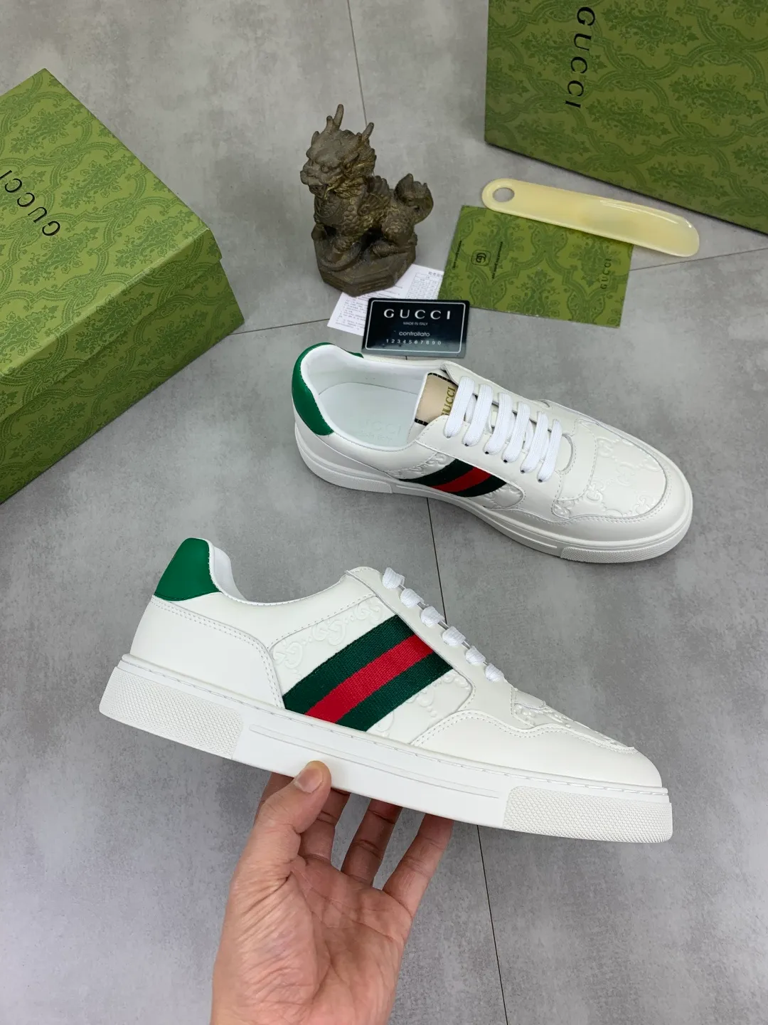 Men's shoes 💰P420 💰[New style]🆘 The latest model from Gucci GUCCI official website🎁Classic casual and fashionable men's shoes👟Best model💥The style is simple and elegant, exclusive for trendy men. Unique official website latest brand elements👑Gucci original decoration, fashionable and generous, original soft calfskin fabric➕Comfortable soft first-layer pigskin lining ✅The official website specifies wear-resistant casual outsole, the classic model is photographed in real life🎬Color: 2️⃣colors available😍Number of codes: 38-44